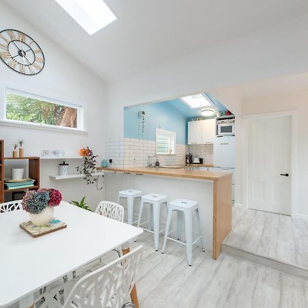Peaceful & Private City Cottage With Carparks Wellington Exteriör bild